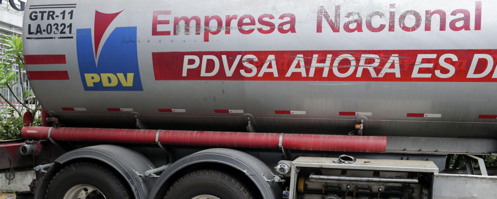 Logotipo da empresa petrolífera estatal PDVSA em caminhão-tanque na Venezuela (imagem de arquivo) - Sputnik Brasil, 1920, 18.06.2022