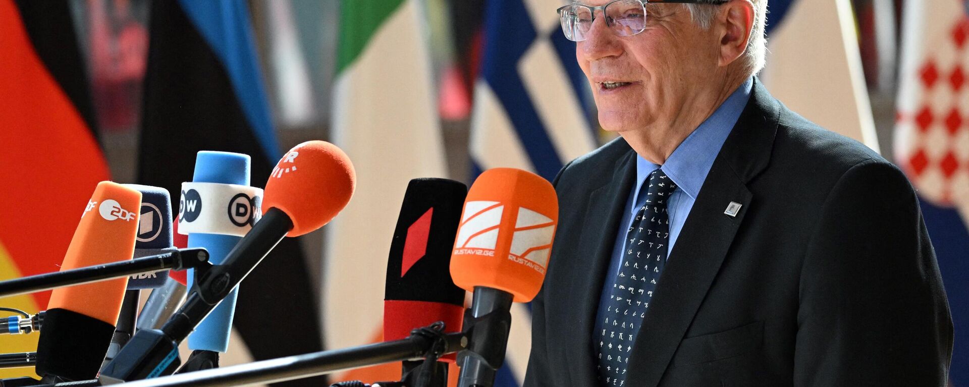 Josep Borrell, chefe das Relações Exteriores da União Europeia, fala à imprensa em Bruxelas, Bélgica, 31 de maio de 2022 - Sputnik Brasil, 1920, 18.06.2022