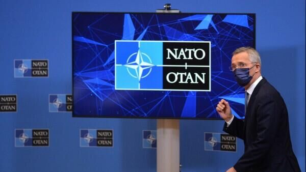 Secretário Geral da OTAN Jens Stoltenberg responde às perguntas dos jornalistas após reunião do Conselho OTAN-Rússia em Bruxelas  - Sputnik Brasil