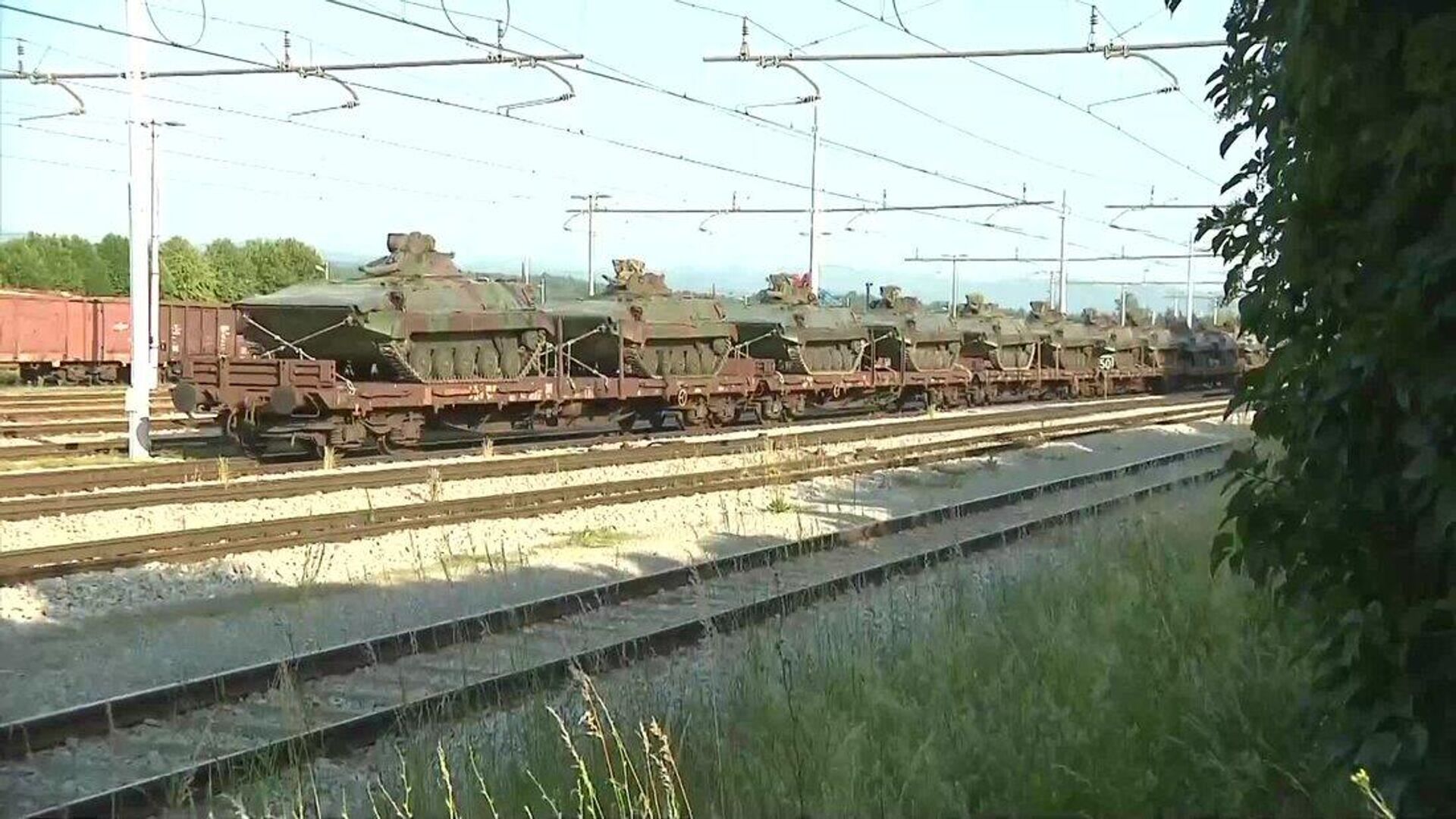 Veículos de infantaria eslovenos M-80, de produção iugoslava, enviados para a Ucrânia - Sputnik Brasil, 1920, 21.06.2022