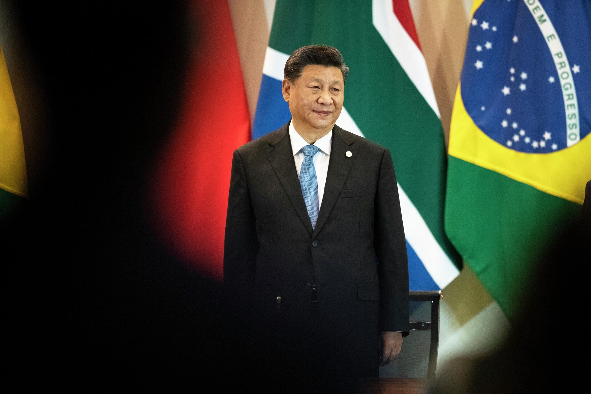 O presidente da China, Xi Jinping, chega a uma reunião com membros do Conselho Empresarial e gestão do Novo Banco de Desenvolvimento durante a Cúpula do BRICS em Brasília, 14 de novembro de 2019 - Sputnik Brasil, 1920, 20.07.2022