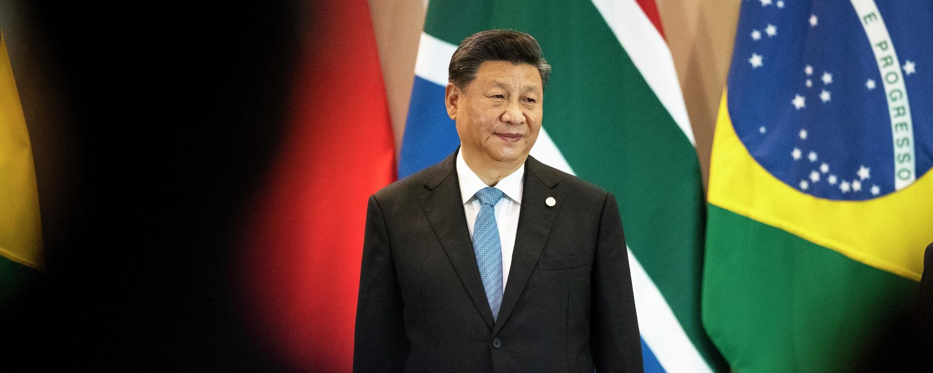 O presidente da China, Xi Jinping, chega a uma reunião com membros do Conselho Empresarial e membros da gestão do Novo Banco de Desenvolvimento, durante a cúpula do BRICS em Brasília, 14 de novembro de 2019 - Sputnik Brasil, 1920, 23.06.2022