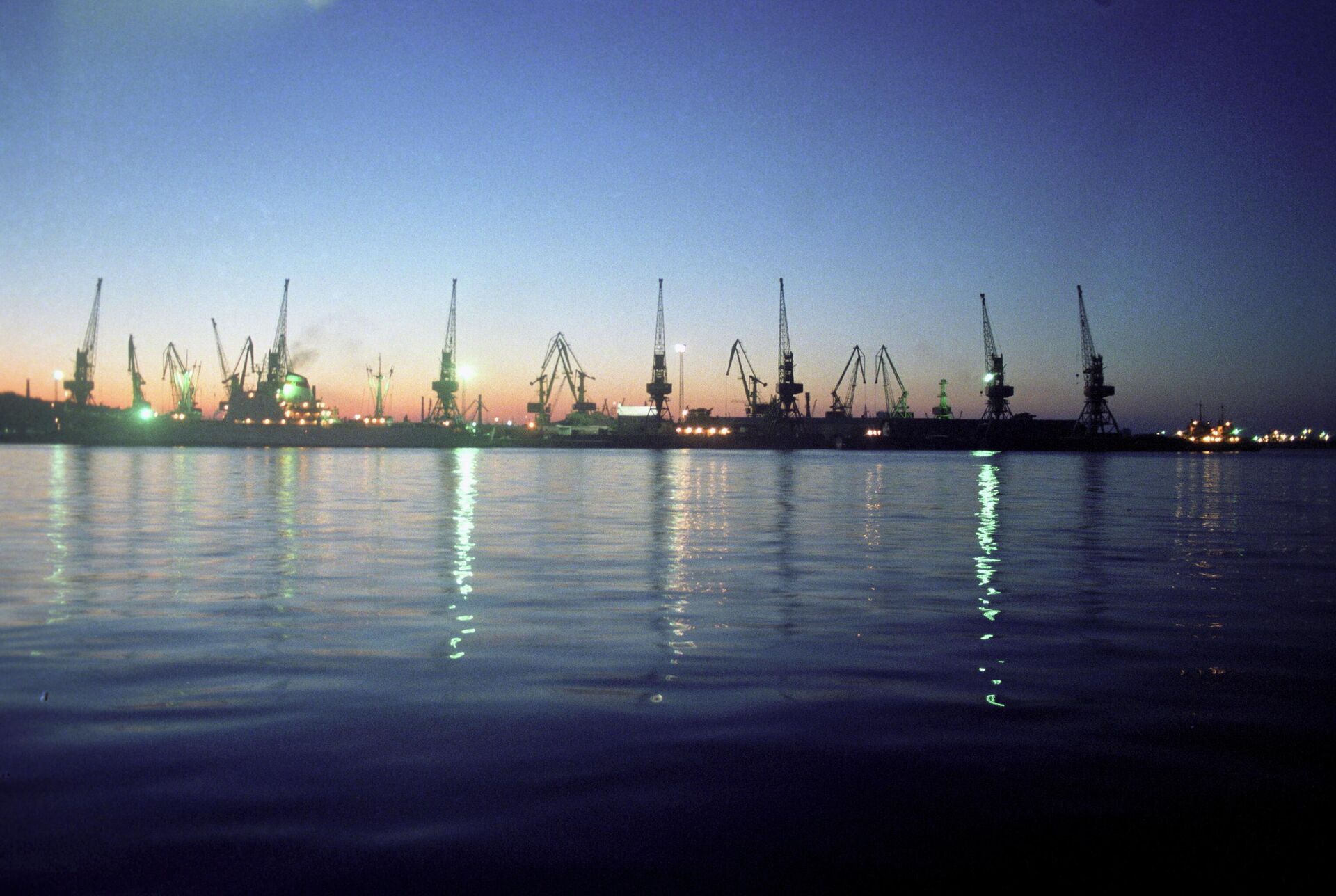 Porto marítimo de Odessa, no noroeste da Crimeia, às margens do mar Negro, em 10 de outubro de 1990 - Sputnik Brasil, 1920, 11.09.2022