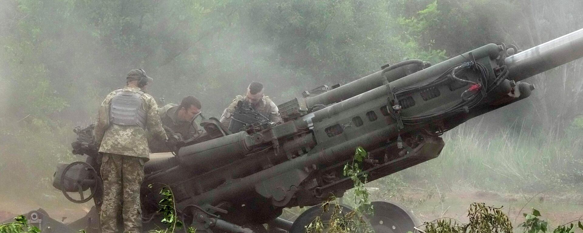 Militares ucranianos operam obuseiro M777, de 155 mm, fornecido pelos EUA - Sputnik Brasil, 1920, 29.07.2022