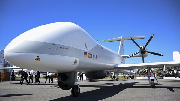 O consórcio europeu Airbus apresentou, no salão aéreos ILA 2022 de Berlim, a maquete em escala real do drone de ataque Eurodrone, bem como as armas que serão utilizadas pelo equipamento - Sputnik Brasil
