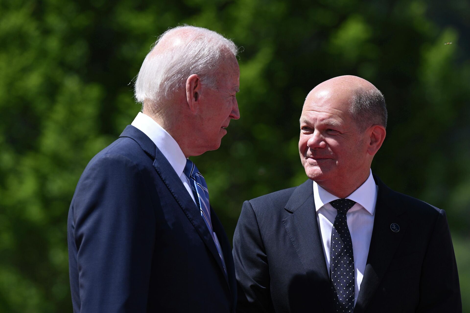 O presidente dos EUA, Joe Biden, e o chanceler alemão, Olaf Scholz, durante a cúpula do G7 na Alemanha, 26 de junho de 2022 - Sputnik Brasil, 1920, 28.06.2022
