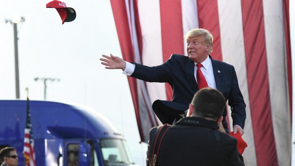 Donald Trump, ex-presidente norte-americano (2017-2021), dá discurso em comício em Mendon, Illinois, EUA, 25 de junho de 2022 - Sputnik Brasil