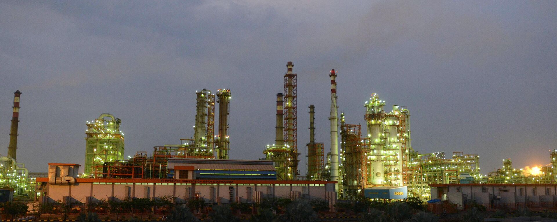Refinaria da Essar Oil em Vadinar, perto de Jamnagar, Índia, 4 de outubro de 2016 - Sputnik Brasil, 1920, 27.06.2022