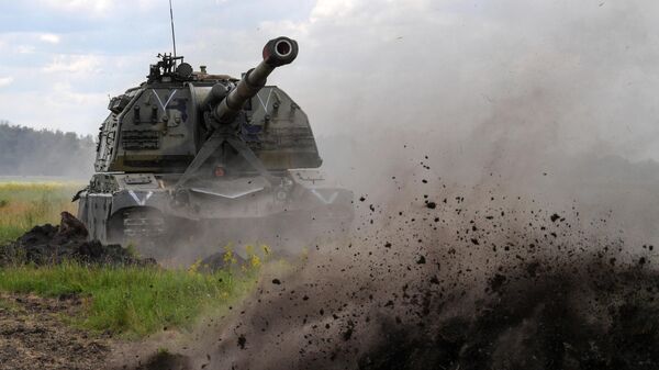 Tanque de artilharia autopropulsado Msta-S na zona da operação especial russa na Ucrânia - Sputnik Brasil