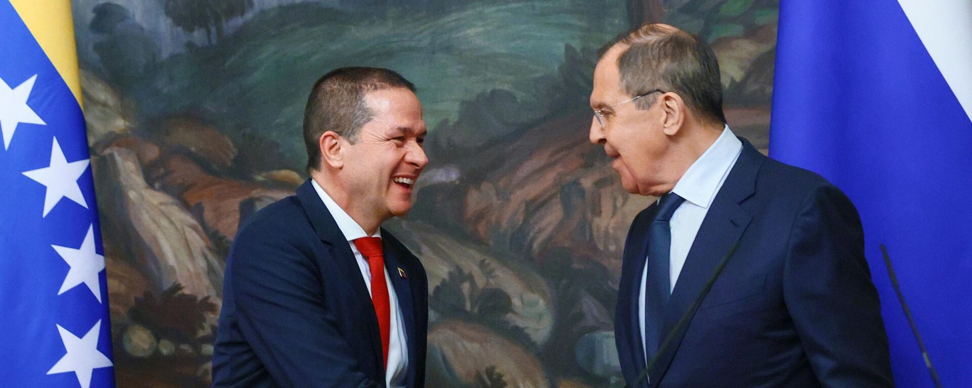 O ministro das Relações Exteriores da Rússia, Sergei Lavrov (à direita), e seu equivalente venezuelano, Carlos Faría, durante coletiva de imprensa após encontro em Moscou, 4 de julho de 2022 - Sputnik Brasil, 1920, 04.07.2022
