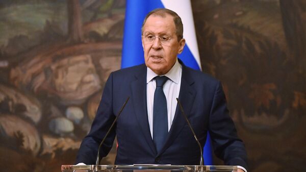 O chanceler russo, Sergei Lavrov, fala durante coletiva de imprensa após reunião com seu equivalente venezuelano, Carlos Faría, em Moscou, Rússia, 4 de julho de 2022 - Sputnik Brasil