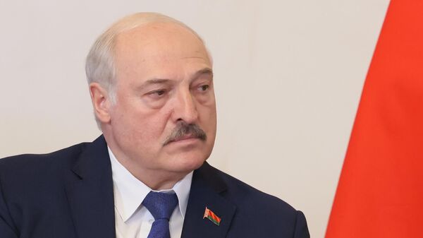 Presidente belarusso, Aleksandr Lukashenko, durante uma reunião com o presidente russo, Vladimir Putin - Sputnik Brasil