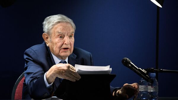 O investidor e filantropo americano nascido na Hungria, George Soros, discursa na assembleia à margem da reunião anual do Fórum Econômico Mundial em Davos, 24 de maio de 2022 - Sputnik Brasil