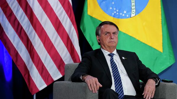 O presidente brasileiro Jair Bolsonaro participa de uma reunião com o presidente Joe Biden durante a Cúpula das Américas, quinta-feira, 9 de junho de 2022, em Los Angeles - Sputnik Brasil