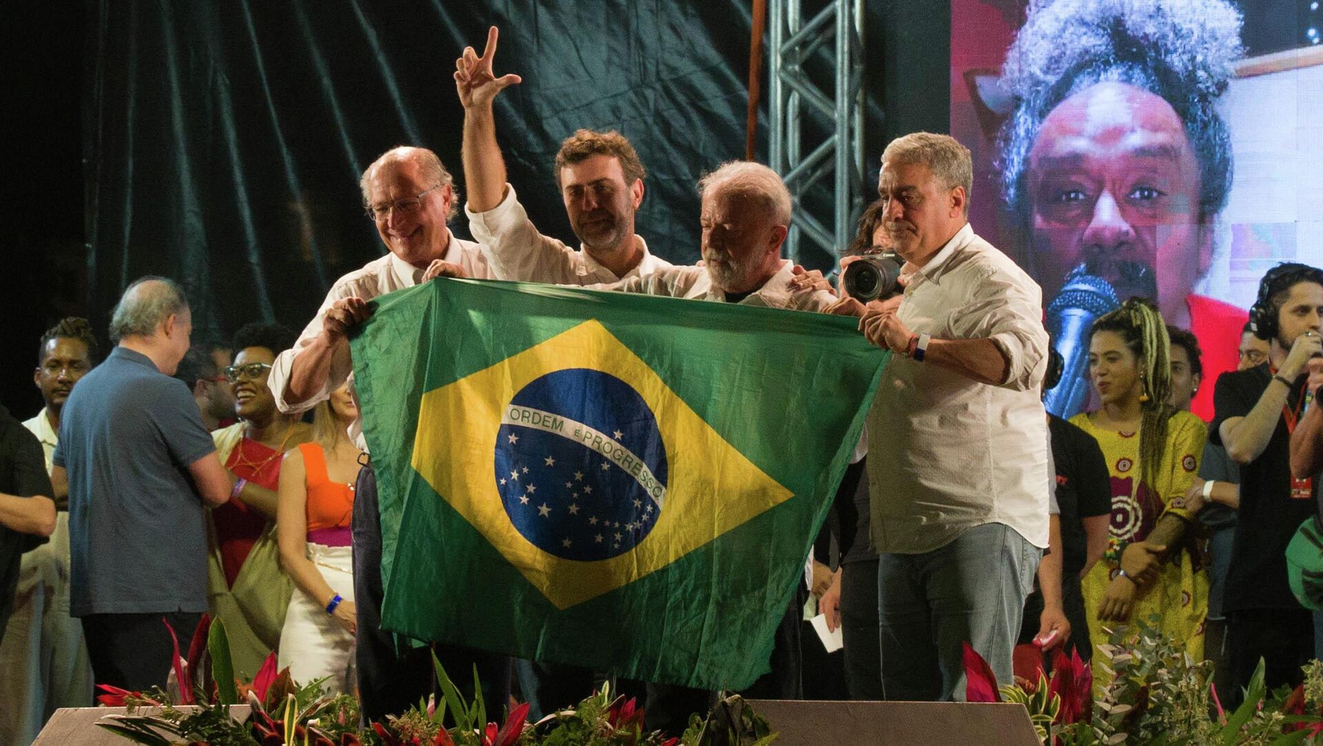 Em primeiro plano, da esquerda para a direita, Geraldo Alckmin (PSB), Marcelo Freixo (PSB), Luiz Inácio Lula da Silva (PT) e André Ceciliano (PT), em ato de lançamento da pré-candidatura de Lula à Presidência da República - Sputnik Brasil, 1920, 11.11.2022