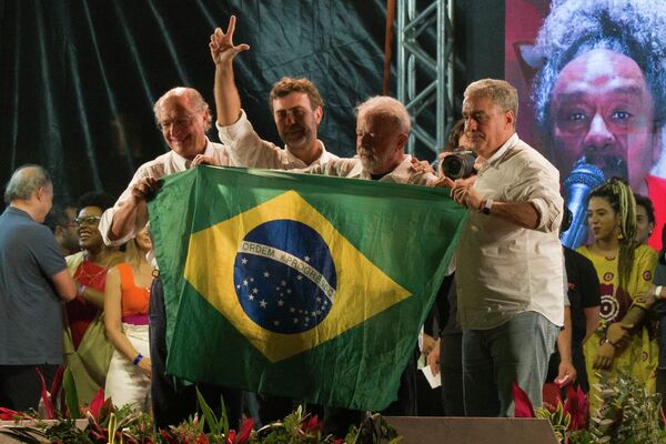 Geraldo Alckmin, Marcelo Freixo, Lula e André Ceciliano em ato de lançamento da pré-candidatura de Lula à Presidência da República, no Rio de Janeiro, em 7 de julho de 2022 - Sputnik Brasil