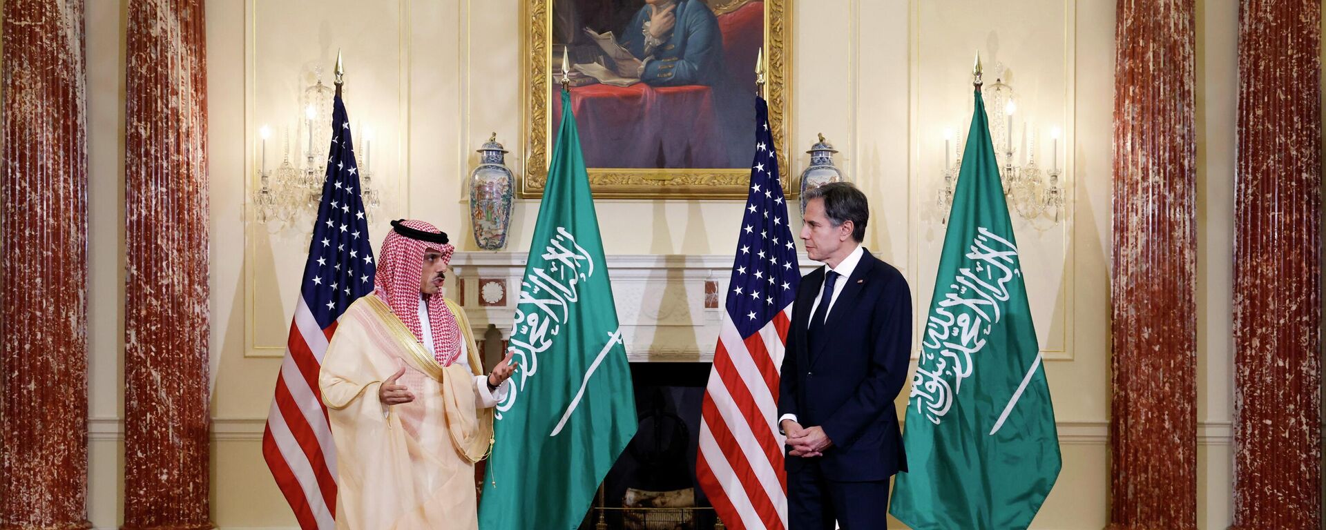 Secretário de Estado dos EUA, Antony Blinken, e o chanceler da Arábia Saudita, príncipe Faisal bin Farhan, durante reunião em Washington, 14 de outubro de 2021 - Sputnik Brasil, 1920, 11.07.2022