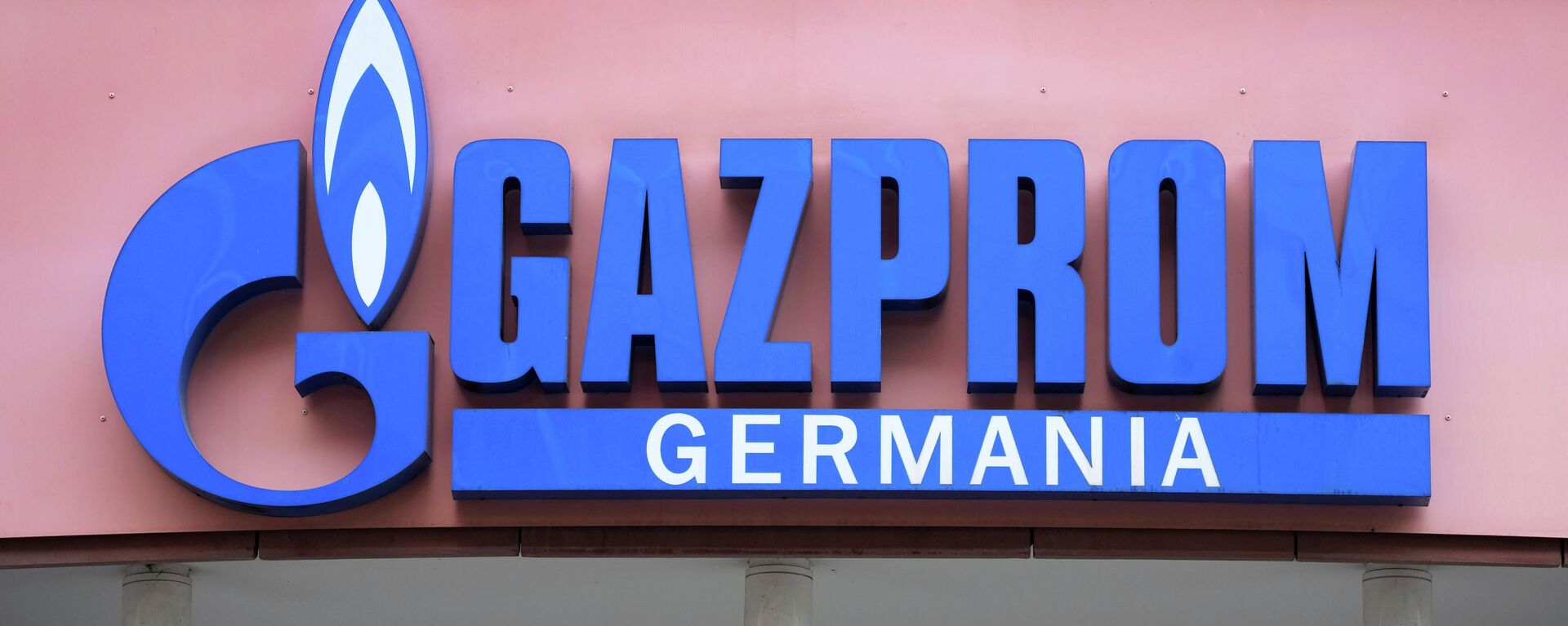 Logotipo da empresa Gazprom Germania na sua sede, em Berlim, na Alemanha, em 6 de abril de 2022 - Sputnik Brasil, 1920, 28.08.2022