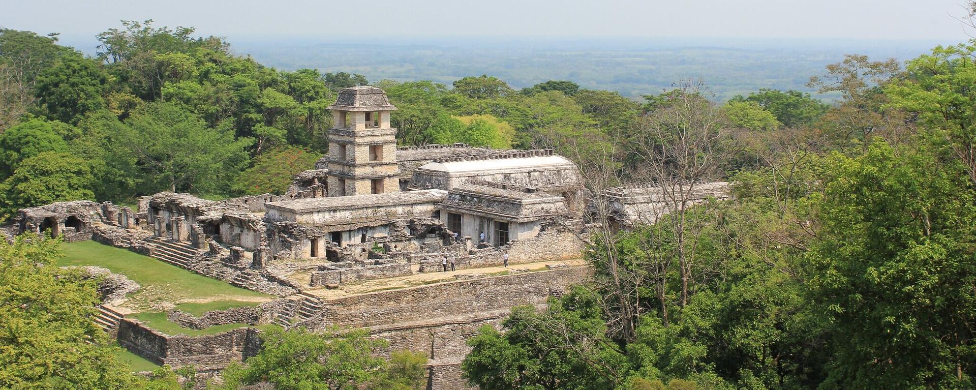 Palácio Pelenque visto desde o Templo da Cruz, estado de Chiapas, México - Sputnik Brasil, 1920, 26.09.2023