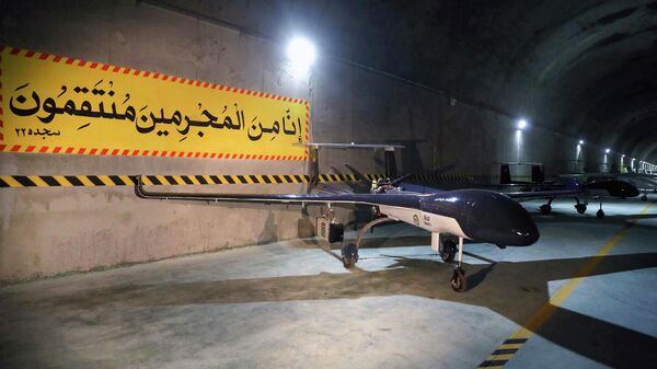 Mostra veículos aéreos não tripulados militares (UAVs ou drones) em uma base subterrânea em um local não revelado no Irã, em 28 de maio de 2022 - Sputnik Brasil