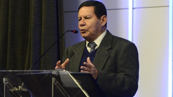 O vice-presidente Hamilton Mourão participa de almoço na CIC de Caxias do Sul (RS), 12 julho de 2022 - Sputnik Brasil
