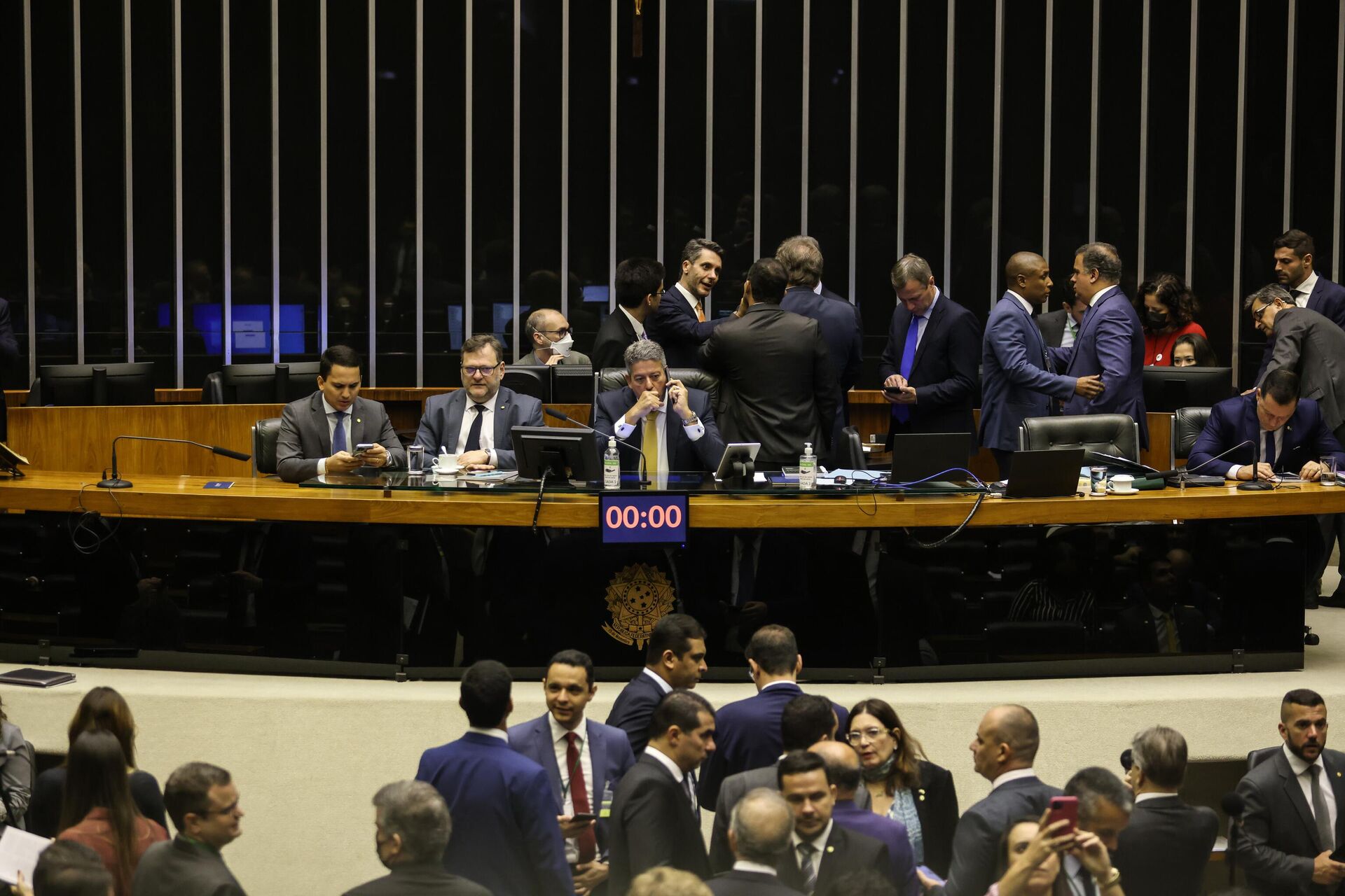 O presidente da Câmara dos Deputados, Arthur Lira, abre sessão para votação da PEC Kamikaze - Sputnik Brasil, 1920, 02.10.2022