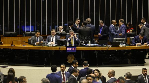 O presidente da Câmara dos Deputados, Arthur Lira (PP-AL), abre sessão para votação da PEC Kamikaze - Sputnik Brasil