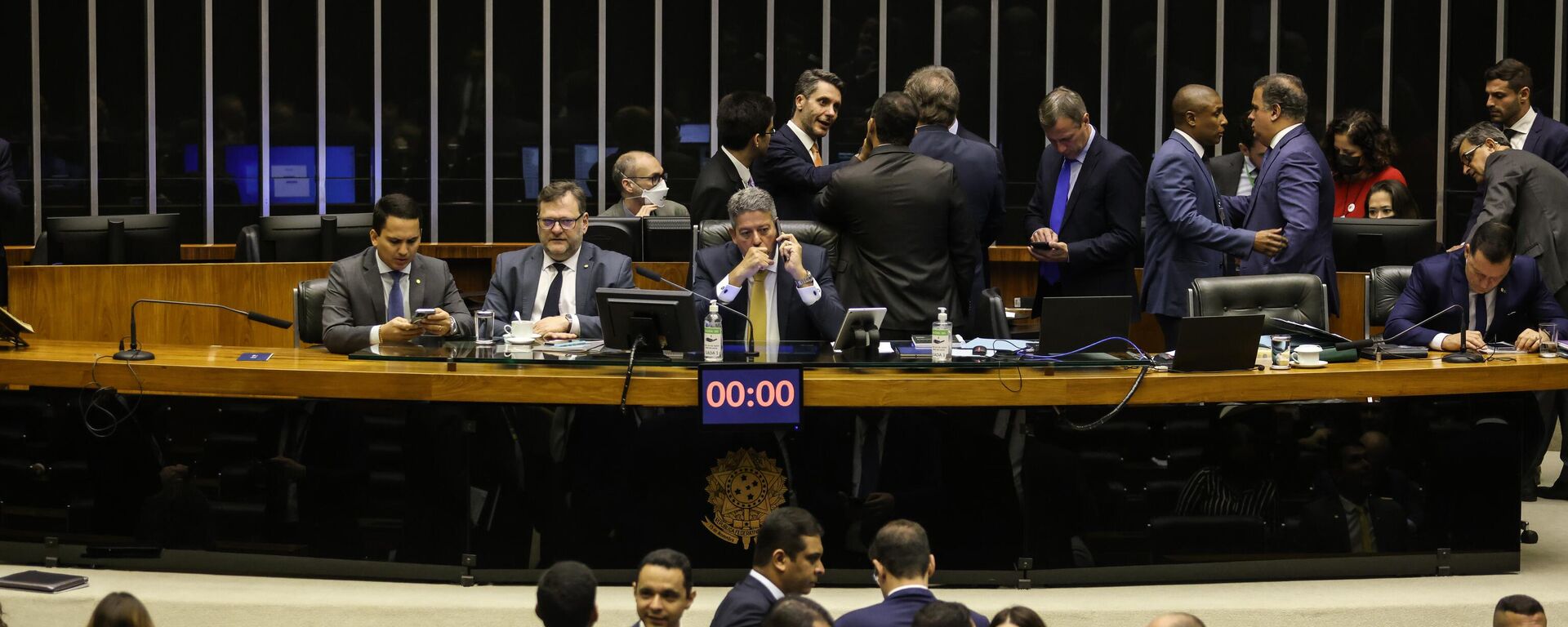 O presidente da Câmara dos Deputados, Arthur Lira, abre sessão para votação da PEC Kamikaze - Sputnik Brasil, 1920, 06.10.2022