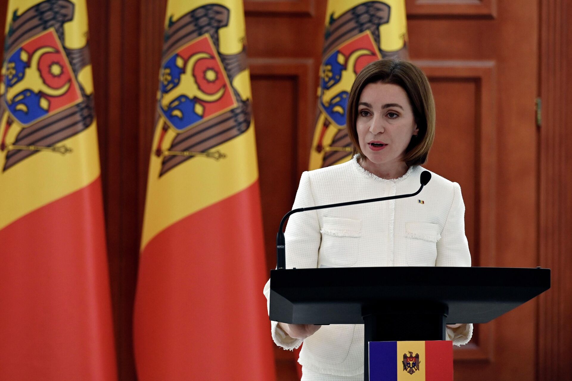A presidente da Moldávia, Maia Sandu, fala durante coletiva de imprensa ao lado do secretário de Defesa dos EUA, Antony Blinken, em Chisinau, 6 de março de 2022 - Sputnik Brasil, 1920, 26.10.2022