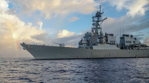USS Benfold (DDG 65), destróier dos EUA, conduz operações marítimas no mar das Filipinas em 24 de junho de 2022 - Sputnik Brasil