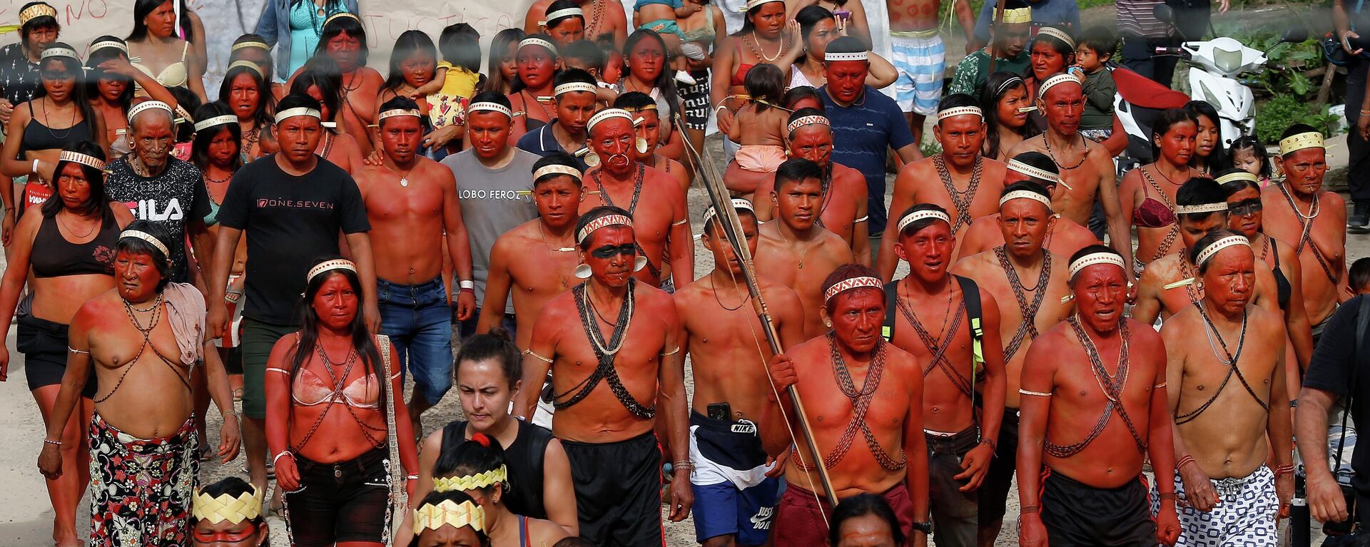 Indígenas marcham para protestar contra o desaparecimento do especialista indígena Bruno Pereira e do jornalista freelance britânico Dom Phillips, em Atalaia do Norte, Vale do Javari, Amazonas, Brasil, segunda-feira, 13 de junho de 2022 - Sputnik Brasil, 1920, 19.07.2022
