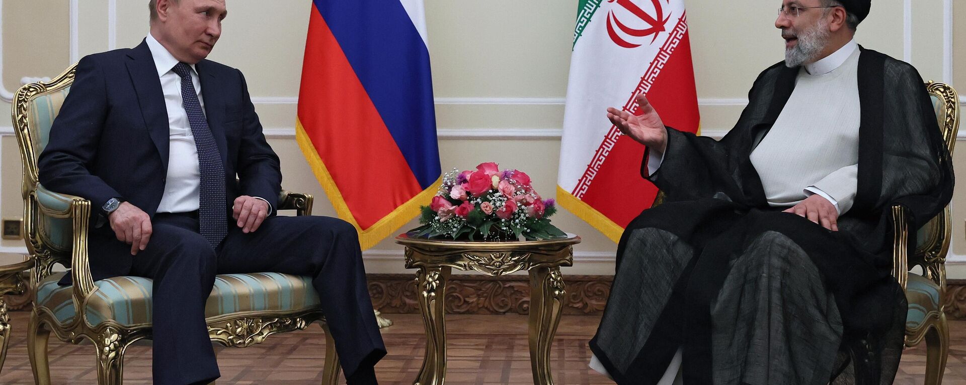 Presidente russo, Vladimir Putin, se reúne com o presidente iraniano, Ebrahim Raisi, em Teerã, 19 de julho de 2022 - Sputnik Brasil, 1920, 16.05.2023