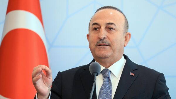 Ministro das Relações Exteriores turco, Mevlut Cavusoglu, durante coletiva de imprensa após negociações entre Turquia e Rússia em Ancara, em 8 de junho de 2022 - Sputnik Brasil