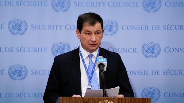 Vice-chanceler russo na Organização das Nações Unidas (ONU), Dmitry Polyanskiy fala a jornalistas na organização, em 19 de abril de 2022 - Sputnik Brasil