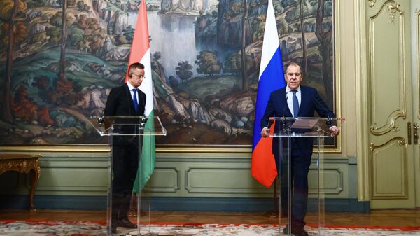 Peter Szijjarto (à esquerda) e Sergei Lavrov (à direita), ministros das Relações Exteriores da Hungria e Rússia, respetivamente, durante coletiva de imprensa em Moscou, Rússia, foto publicada em 21 de julho de 2022 - Sputnik Brasil