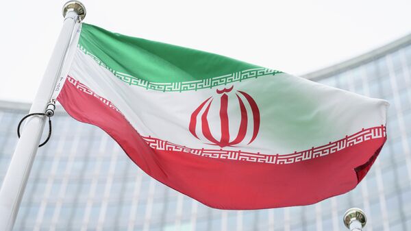 Bandeira do Irã tremula em frente à sede da Agência Internacional de Energia Atômica (AIEA), em Viena, na Áustria, em 24 de maio de 2021 - Sputnik Brasil