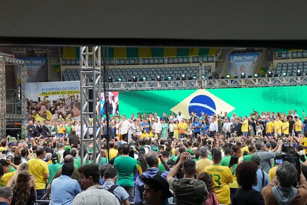 Público acompanha o lançamento da candidatura de Jair Bolsonaro à reeleição à presidência em convenção no Maracanãzinho  - Sputnik Brasil