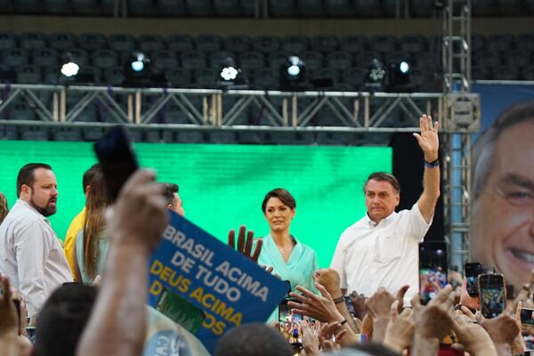 Michelle Bolsonaro e Jair Bolsonaro no lançamento da candidatura à reeleição à presidência em convenção no Maracanãzinho  - Sputnik Brasil