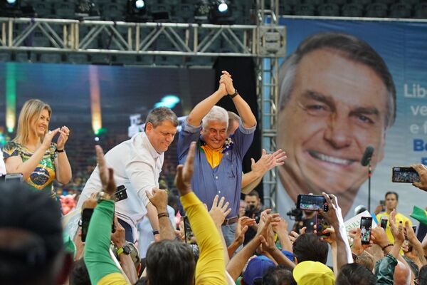 Marcos Pontes e Tarcísio Freitas no lançamento da candidatura de Jair Bolsonaro à reeleição à presidência em convenção no Maracanãzinho  - Sputnik Brasil