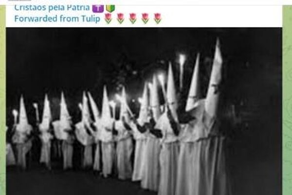 Postagem do Cristãos pela Pátria defende a Ku Klux Klan - Sputnik Brasil
