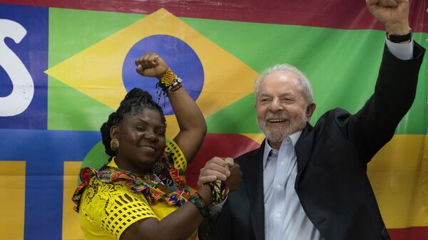 Ex-presidente Lula se reúne com a vice-presidenta eleita da Colômbia, Francia Márquez na sede da Fundação Perseu Abramo em São Paulo, 26 de julho de 2022 - Sputnik Brasil