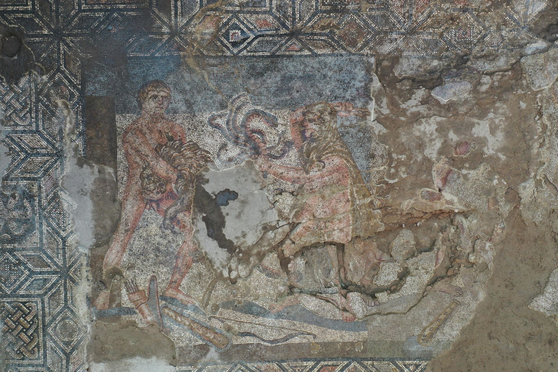 Mosaico do século II d.C. descoberto na Turquia que retrata 12 trabalhos de Hércules - Sputnik Brasil, 1920, 29.07.2022