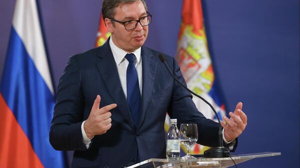 O presidente sérvio, Aleksandar Vucic, em uma coletiva de imprensa após uma reunião em Belgrado com o chanceler russo, Sergei Lavrov, 10 de outubro de 2021 - Sputnik Brasil
