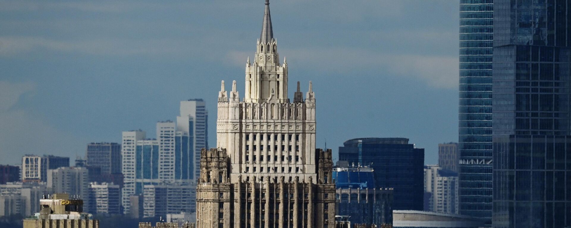 Vista para o Ministério das Relações Exteriores da Federação da Rússia a partir do mirante do centro de negócios Golden Gate, Moscou, 4 de maio de 2022 - Sputnik Brasil, 1920, 12.04.2023