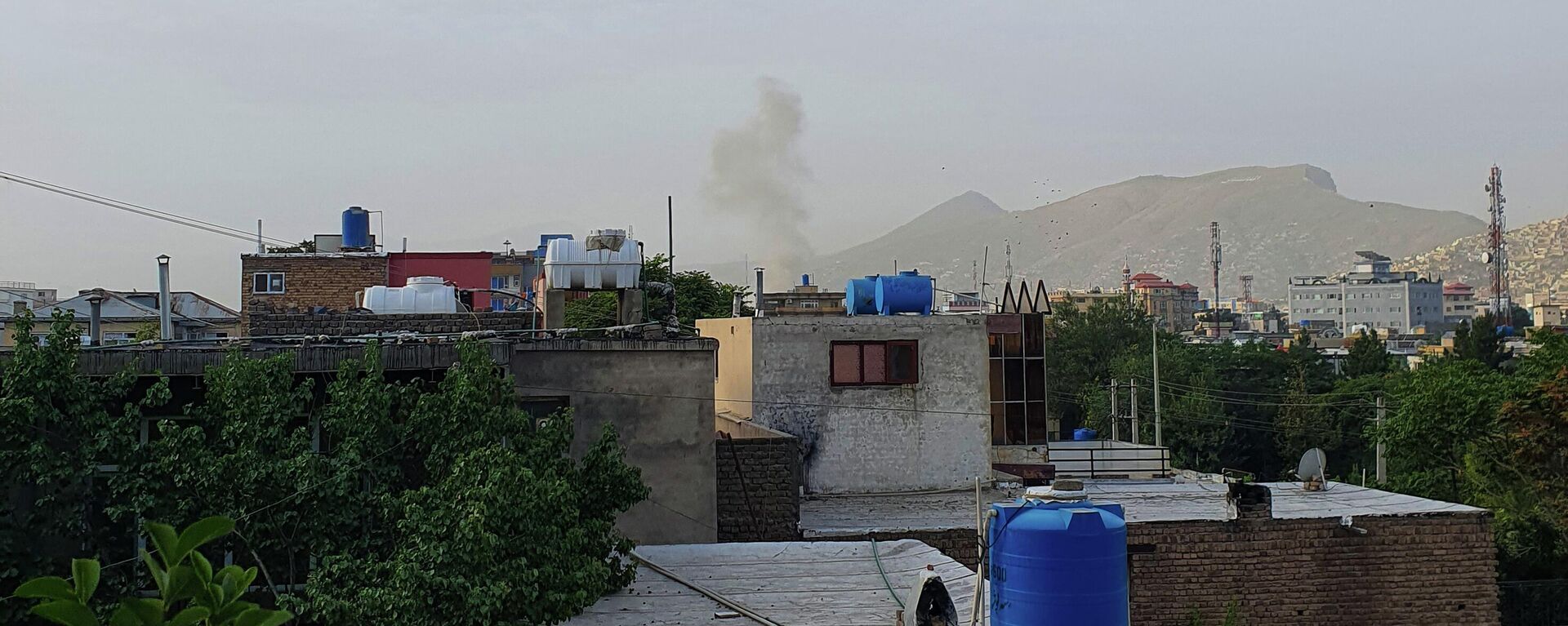 Fumaça sobe de uma casa após um ataque de drone dos EUA na área de Sherpur, em Cabul, 31 de julho de 2022 - Sputnik Brasil, 1920, 02.08.2022