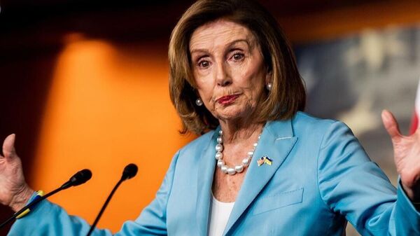 Nancy Pelosi, presidente da Câmara dos Representantes dos EUA, em coletiva - Sputnik Brasil