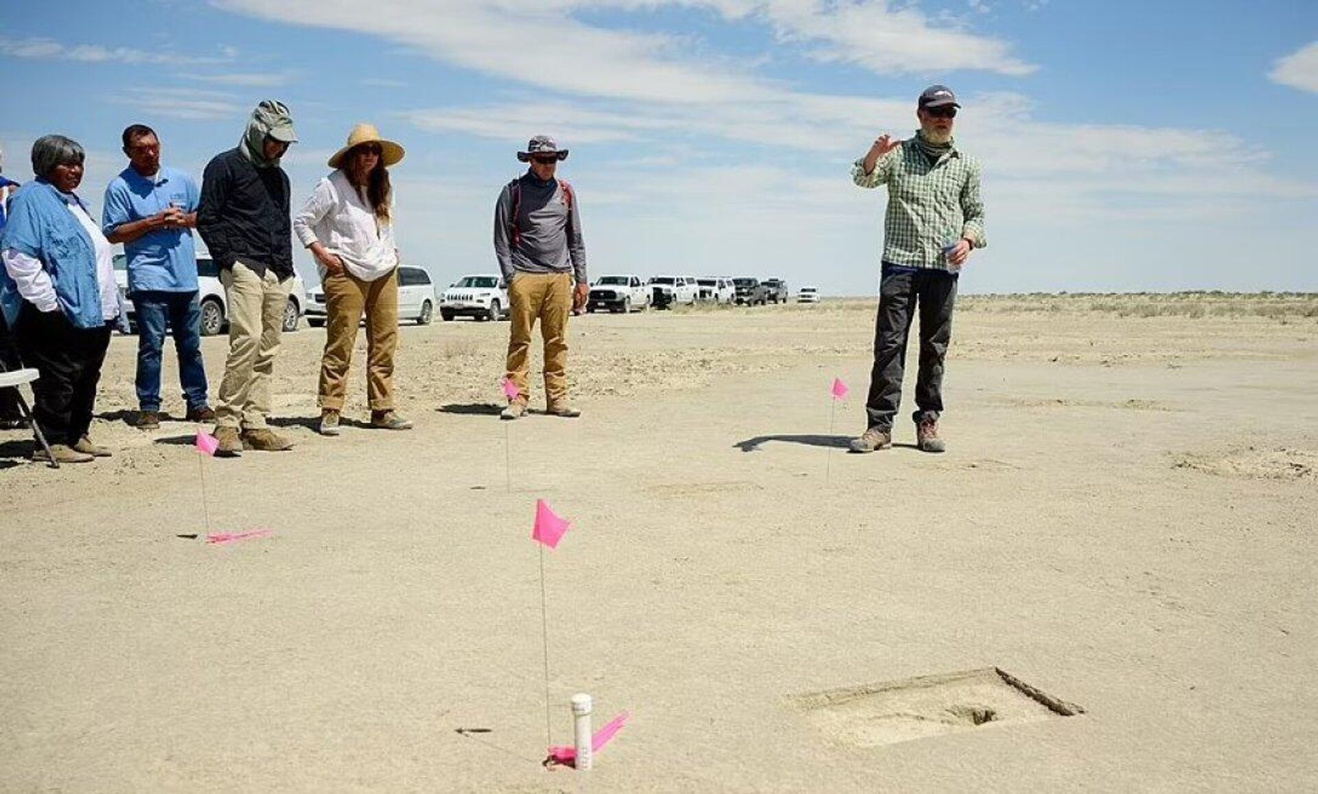 Uma equipe de arqueólogos que estudava a área da Base Aérea de Hill, em Utah, nos EUA, encontrou 88 pegadas humanas datadas de mais de 12 mil anos - Sputnik Brasil, 1920, 04.08.2022