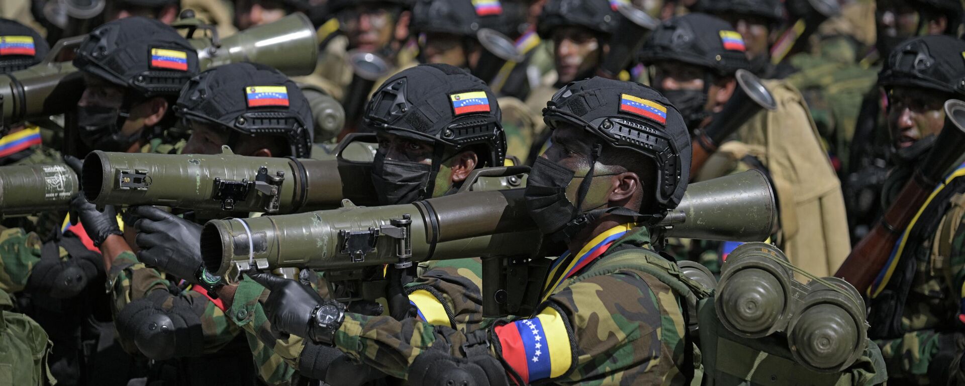 Soldados do Exército venezuelano marcham durante um desfile militar para comemorar o 211º aniversário da independência venezuelana em Caracas, em 5 de julho de 2022 - Sputnik Brasil, 1920, 04.08.2022