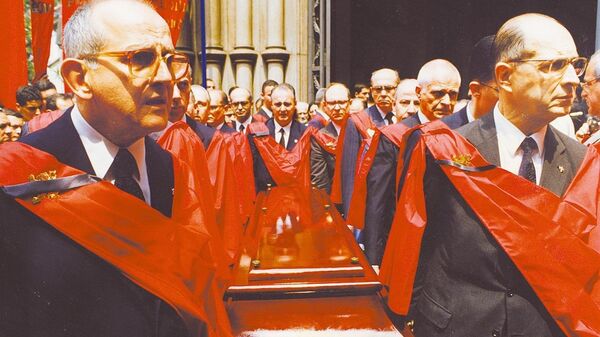 Missa na igreja da Consolação em funeral do Dr. Plinio Correia de Oliveria, idealizador da TFP (Tradição, Família e Propriedade), São Paulo, 05 de outubro de 1995 - Sputnik Brasil
