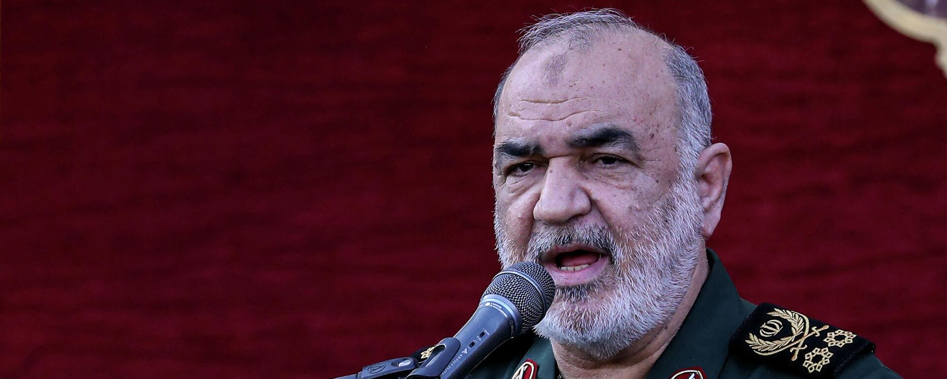 Hossein Salami, comandante do Corpo de Guardiões da Revolução Islâmica (IRGC, na sigla em inglês), fala em cerimônia fúnebre em Teerã, Irã, 4 de agosto de 2022 - Sputnik Brasil, 1920, 05.08.2022